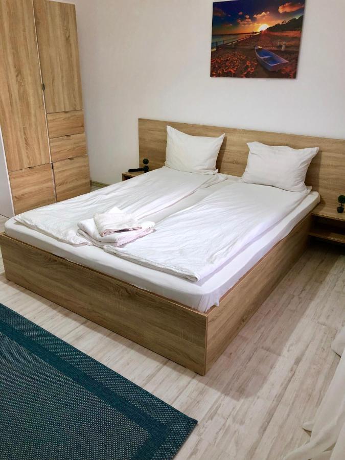 City Break Maya Apartment Орадя Экстерьер фото