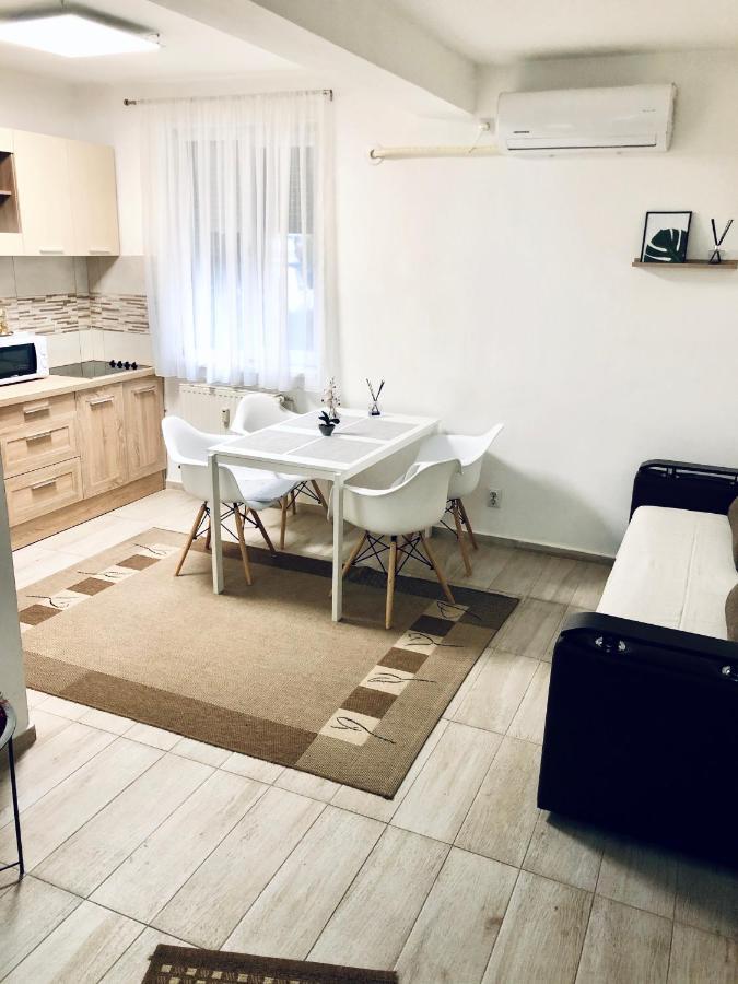 City Break Maya Apartment Орадя Экстерьер фото